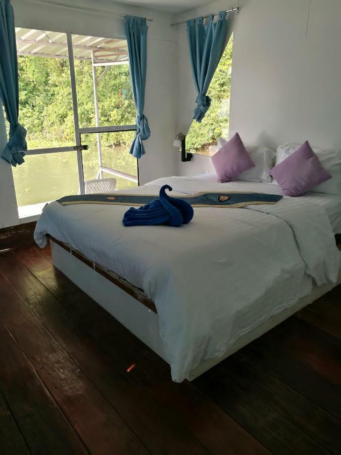 River Marina Resort Uthai Thani Exterior foto